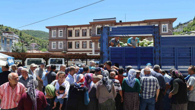 Adana'da üreticiden alıp halka ücretsiz dağıttı! Tam 20 ton