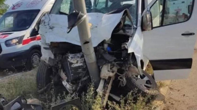 Minibüs ile otomobil çarpıştı! Çok sayıda yaralı var