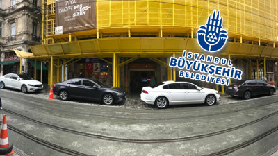 Yaya yolunu kapatan İBB makam araçları tepki çekiyor