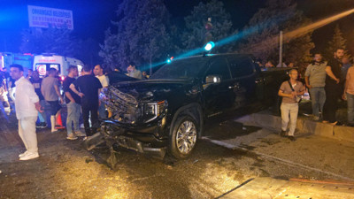 Bursa'da kamyonet ile ambulans çarpıştı: 5 yaralı