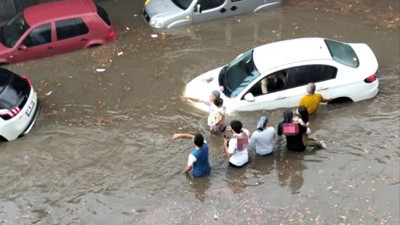 Denizli'de evleri ve alt geçitleri su bastı