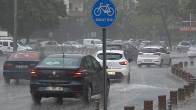 Konya'da sağanak etkili oldu! Trafikte yoğunluk oluştu