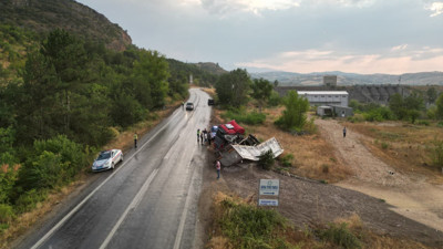 Bursa'da devrilen tırın sürücüsü yaralandı