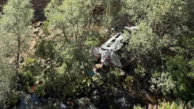 İşçi minibüsü uçuruma yuvarlandı: 3 kişi hayatını kaybetti, 4'ü ağır 18 yaralı