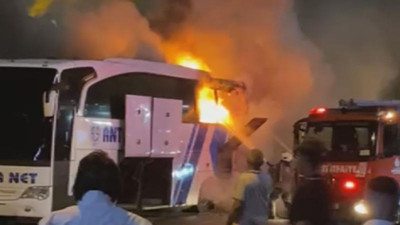 İstanbul'da yolcu otobüsü alev alev yandı