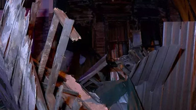 Bakırköy’de 100 yıllık tarihi bina çöktü!