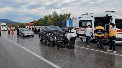 Otoyolda dehşet: 10 araç birbirine girdi, 10 kişi yaralandı