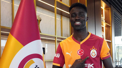 Galatasaray'da Sanchez'in sözleşmesi uzatıldı