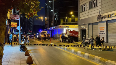 Kağıthane’de iş merkezinin çatısında yangın