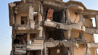 Mahalleli tedirgin: 3 katlı bina her an çökebilir