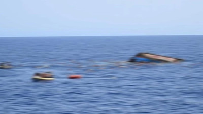 Yolcu teknesi battı! 40'tan fazla kişi kayboldu