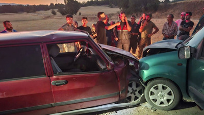 Kafa kafaya çarpıştılar! Feci kazada ölenler var