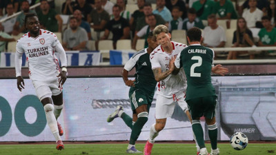 Samsunspor, UEFA Avrupa Ligi play-off turu ilk maçında Panathinaikos'a 2-1 yenildi