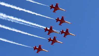 Bitlis'te Türk Yıldızları'nın gösterisi nefes kesti