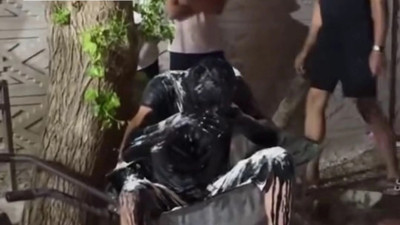 Damadın üstüne motor yağı döktüler! Sirke, ketçap, ayçiçek yağı da döküldü