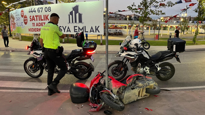 Kocaeli’de motosiklet kazası: Trafik levhasına çarpan sürücü ağır yaralandı