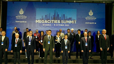 Yolsuzluktan tutuklu İmamoğlu'na Avrupa'dan ödül