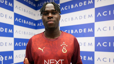 Galatasaray'ın yeni transferi Singo: 'Umarım bu formayla iyi sonuçlar elde edeceğiz'