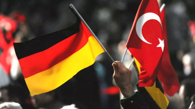 Almanya'da Perinçek'in bildirgesi tartışılıyor: Türkler Atlantik partilerini bırakıp AfD ve BSW'ye katılmalı