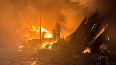 Uşak'ta tekstil fabrikasında yangın çıktı