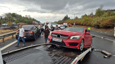 Otoyolda 4 ayrı kazada 30 araç birbirine girdi