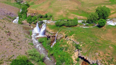 Erzincan’ın doğal güzelliği! İşte Konarlı Şelalesi