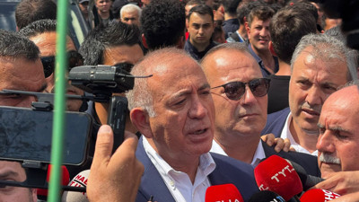 Gürsel Tekin'den CHP İstanbul il binası önünde ilk açıklama