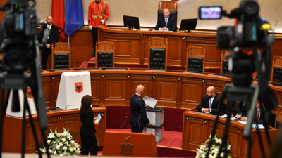 Arnavutluk'ta yeni meclis başkanı seçildi!