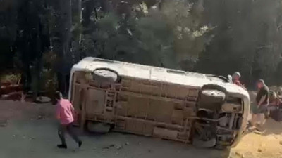 Balıkesir'de minibüs şarampole devrildi! Kazada 13 kişi yaralandı