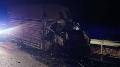 Bilecik'te hafif ticari araç kamyonetle çarpıştı: Ölü ve yaralılar var