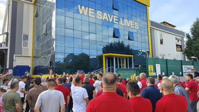 İşten atılan OMSA işçileri fabrikayı terk etmiyor: Yetkililer sesimizi duysun