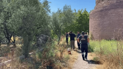 Tarihi surların altında cansız beden bulundu...