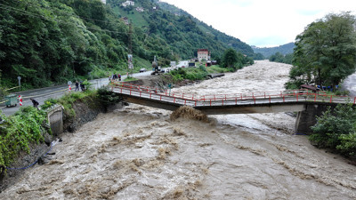 Rize ve Artvin’de sel! Muğla ve Alanya’da yangın!