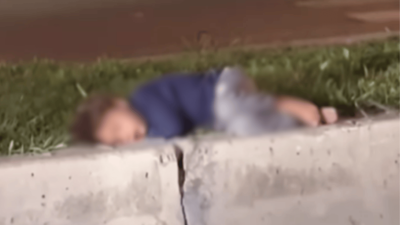 Sokakta uyuyan çocuk gündem oldu! Bakanlık harekete geçti