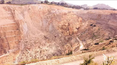 Altın madeninde göçük! 100 kişi öldü