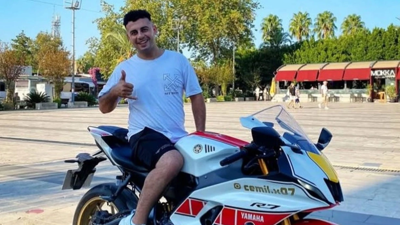 Motorcu feci şekilde can verdi!