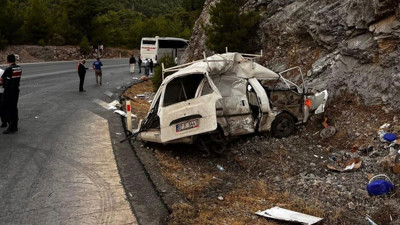 Antalya'da trafik kazası: 1 ölü, 1 yaralı