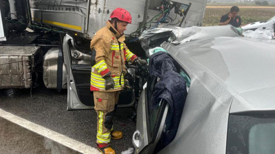 Manisa'da zincirleme kaza: 1 ölü, 2 yaralı