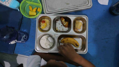 Ücretsiz okul yemeklerinden 9 bin kişi zehirlendi!