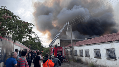 İzmir'de korkutan yangın: Dumanlar her yerden görülüyor!