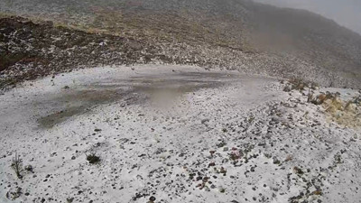 Denizli'ye kar yağdı! Saniyeler içinde beyaza büründü