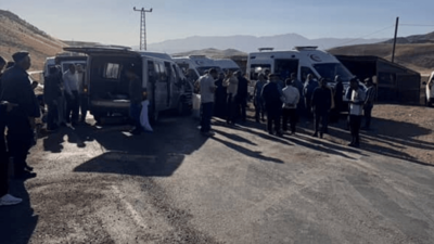 Çok sayıda yaralı var: Öğretmenleri taşıyan minibüsle hafif ticari araç çarpıştı!