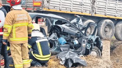 Trafik kazası bir aileyi yok etti!