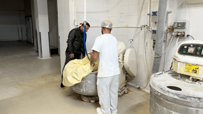 Ekmek fabrikasına gece yarısı baskın: Ölü fare, küf bulundu...