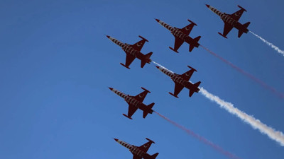 Türk Yıldızları'ndan Bandırma semalarında nefes kesen gösteri