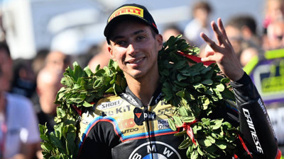 Toprak Razgatlıoğlu 3. kez dünya şampiyonu! Milli motosikletçi Türk bayrağını zirveye çıkardı