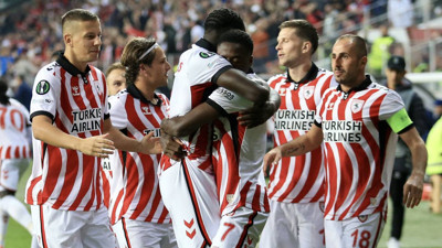 Samsunspor'dan Avrupa'da görkemli zafer! Kırmızı-beyazlılar, Dinamo Kiev'i 3-0 yendi