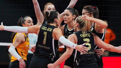 VakıfBank, Eczacıbaşı Dynavit'i 3-1 mağlup etti