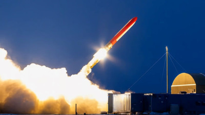 İşte caydırıcılığın özü: Rusya'dan nükleer üçlüyü ileri taşıyan füze... Sınırsız menzil, günlerce havada kalma kabiliyeti