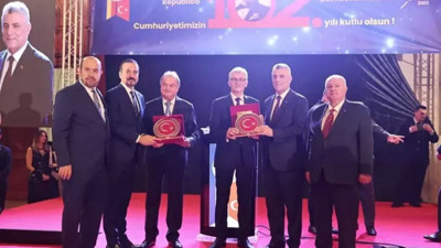 Bükreş'te görkemli cumhuriyet balosu düzenlendi